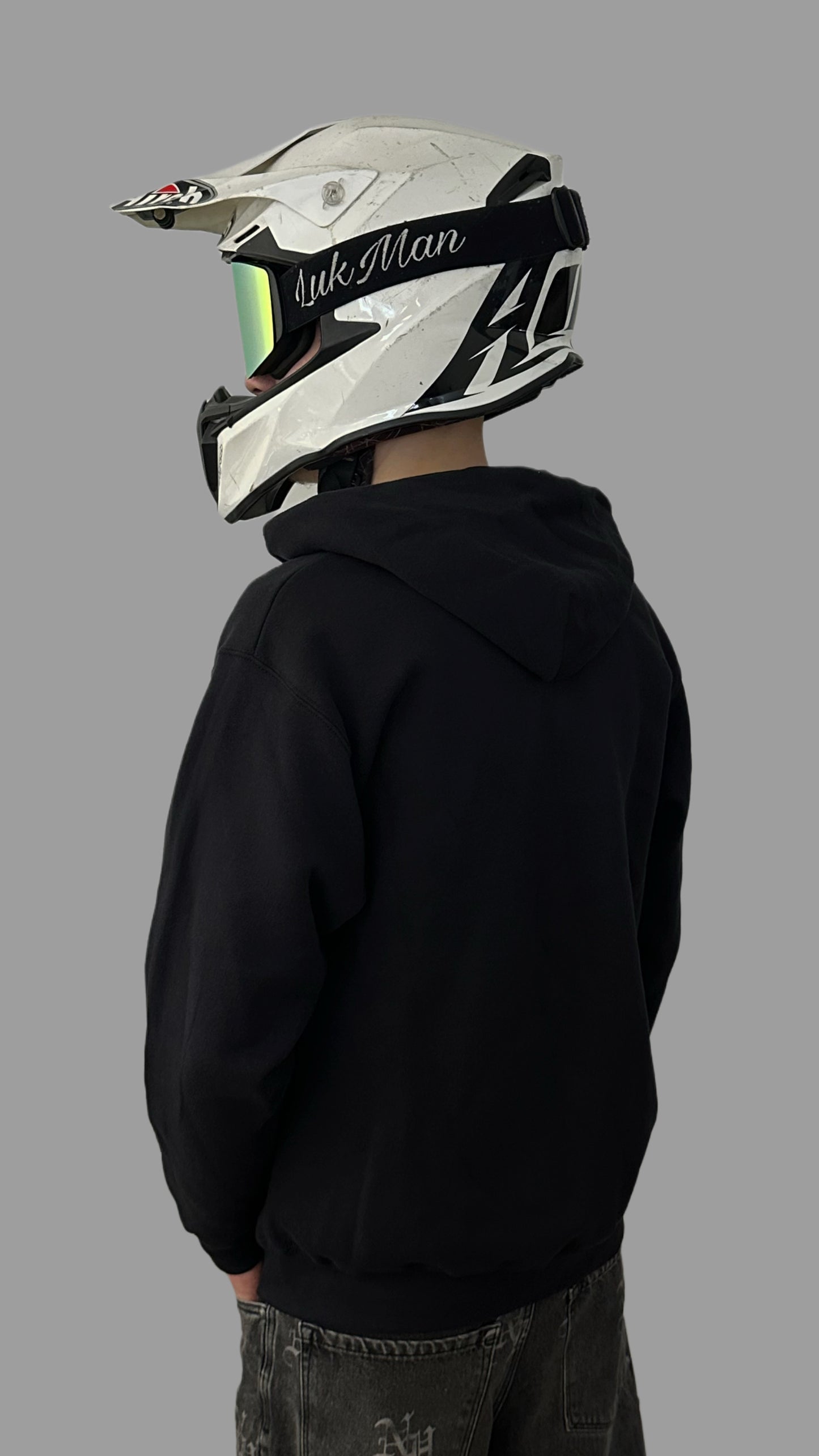 Musta vetoketju huppari